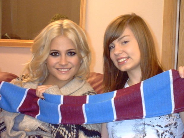 2010-10-13 Pixie Lott and Nikki Mills with Paul's West Ham scarf 01