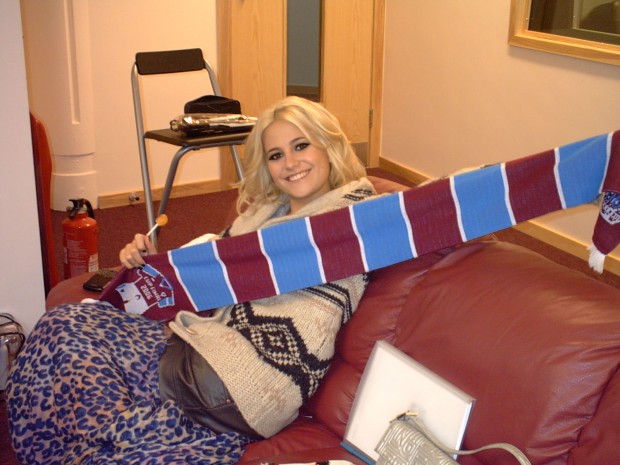 2010-10-13 Pixie Lott with Paul's West Ham scarf 02